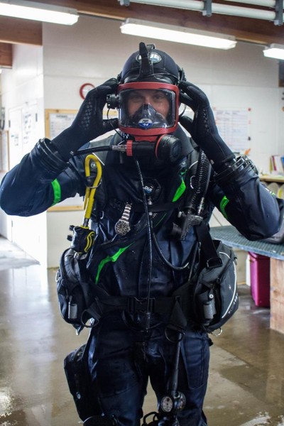 Trying out full-face mask diving in the Oregon Coast Aquarium. 